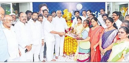 రాజన్నకు నీరాజనం
