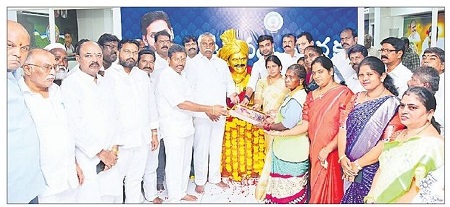 రాజన్నకు నీరాజనం