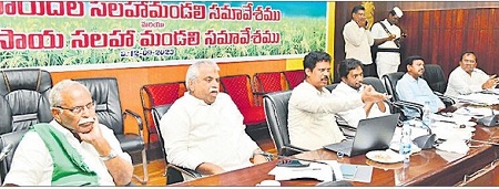 రైతులు ప్రత్యామ్నాయం వైపు  మళ్లాలి