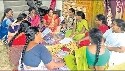 మన మహిళ పొదుపులో అగ్రగామి