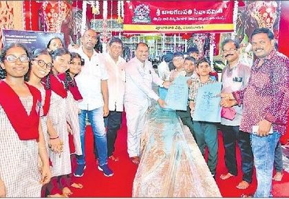 వైభవంగా  కల్పవృక్ష వాహన సేవ