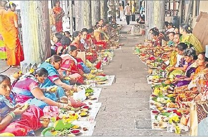 ఆలయాల్లో శ్రావణ సందడి