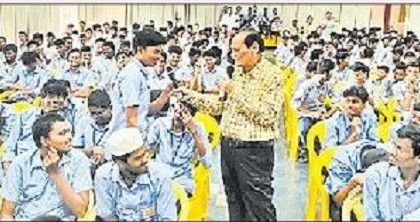యువత డ్రగ్స్ కి దూరంగా ఉండాలి