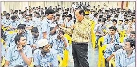 యువత డ్రగ్స్ కి దూరంగా ఉండాలి