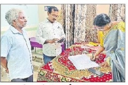 డీఎంహెచ్ఓ అర్ధరాత్రి ఆకస్మిక తనిఖీలు