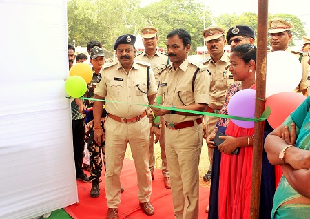 పోలీసు అమర వీరుల సంస్మరణ వారోత్సవాల్లో ఏ.ఆర్. గ్రౌండ్స్ నందు రక్త దాన శిబిరం ఏర్పాటు