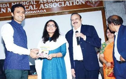 తల్లిదండ్రులు పిల్లలకు మంచి ప్రవర్తన నేర్పాలి