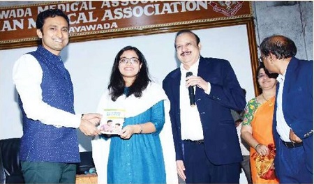 తల్లిదండ్రులు పిల్లలకు మంచి ప్రవర్తన నేర్పాలి