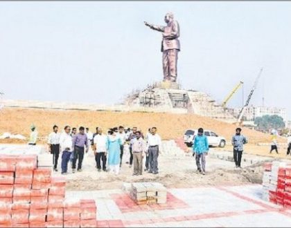 స్మృతివనం పనుల పరిశీలన