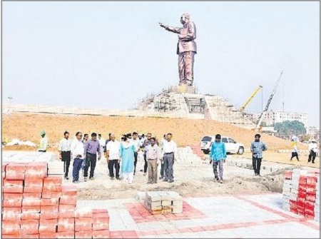స్మృతివనం పనుల పరిశీలన