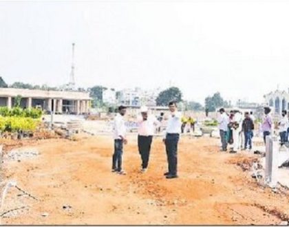 స్మృతివనం పనులు పరిశీలన