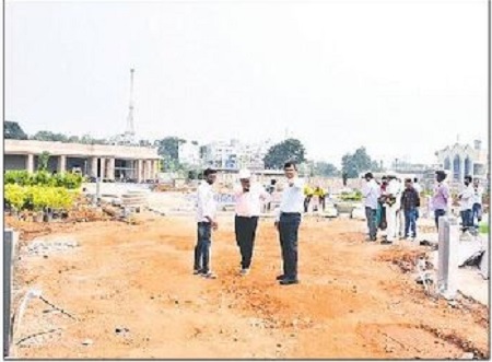 స్మృతివనం పనులు పరిశీలన