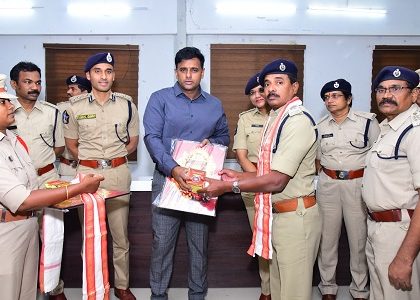 పోలీసు సిబ్బందికి అభినందనలు