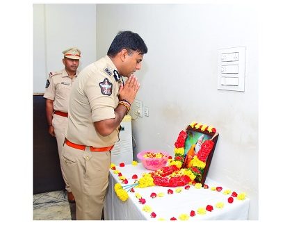 వాల్మీకి మహర్షి జీవితం స్ఫూర్తిదాయకం: పోలీస్ కమీషనర్ శ్రీ కాంతి రాణా టాటా ఐపిఎస్‌ గారు