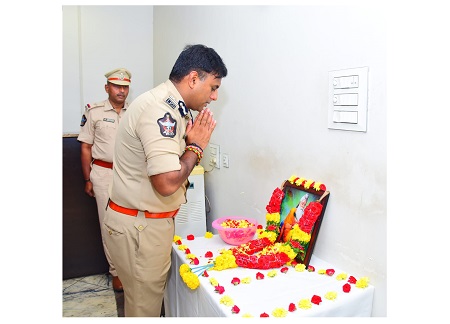 వాల్మీకి మహర్షి జీవితం స్ఫూర్తిదాయకం: పోలీస్ కమీషనర్ శ్రీ కాంతి రాణా టాటా ఐపిఎస్‌ గారు
