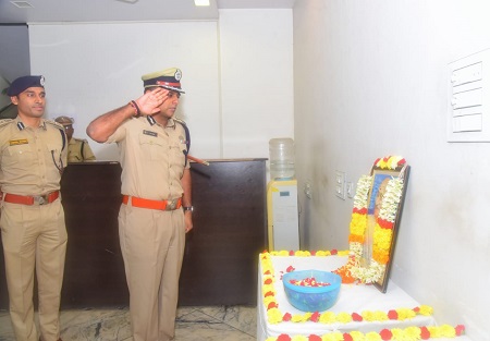 మహాత్మాగాంధీ, లాల్ బహదూర్ శాస్త్రి గార్లు మనకు ఆదర్శప్రాయం: పోలీస్ కమీషనర్ శ్రీ కాంతి రాణా టాటా ఐ.పి.ఎస్.గారు