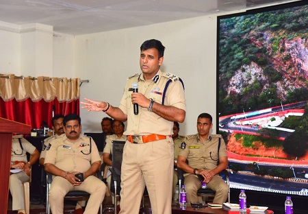 దసరాకు పటిష్ట పోలీసు బందోబస్తు