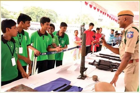 పోలీస్.. పోలీసే..!
