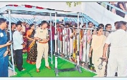 అందరూ క్యూలో వెళ్లాల్సిందే!