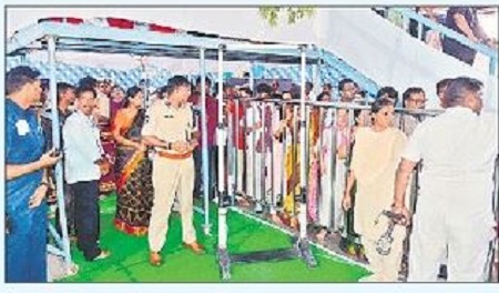 అందరూ క్యూలో వెళ్లాల్సిందే!