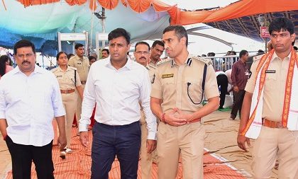 దసరా మహోత్సవాలను పర్యవేక్షిస్తున్న పోలీస్ కమీషనర్ శ్రీ కాంతి రాణా టాటా ఐపిఎస్ గారు