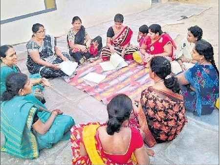 పొదుపు మహిళే బ్యాంకర్! సంఘాలే బ్యాంకులు