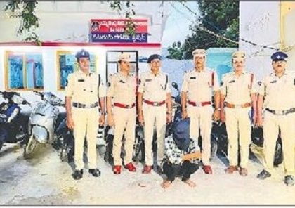 ద్విచక్ర వాహనాలు చోరీ కేసులో నిందితుడి అరెస్ట్