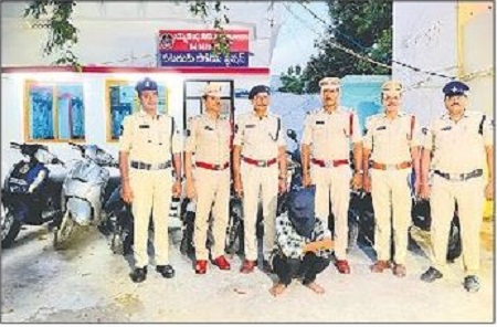 ద్విచక్ర వాహనాలు చోరీ కేసులో నిందితుడి అరెస్ట్