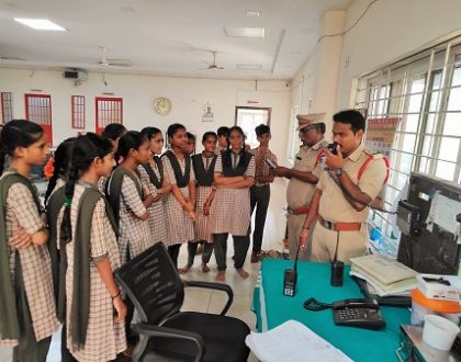 పోలీసు  స్టేషన్ లో ఓపెన్ హౌస్