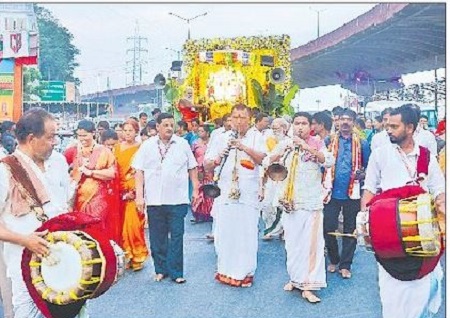 కనుల పండువగా గిరిప్రదక్షిణ