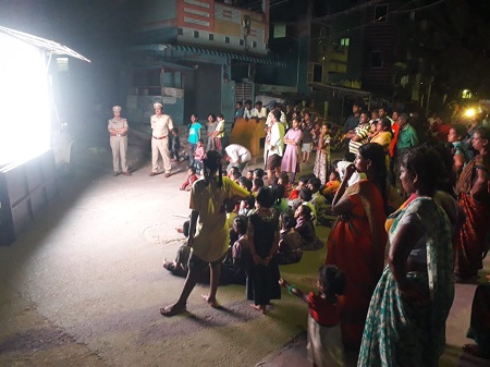 సైబర్ క్రైమ్ మరియు సోషల్ మీడియా నేరాలపై చేరువ వాహనం ద్వారా ప్రజలకు అవగాహన