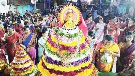 అంబరానంటిన బతుకమ్మ సంబరాలు