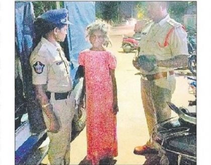 మానవత్వం చాటిన గుణదల పోలీసులు