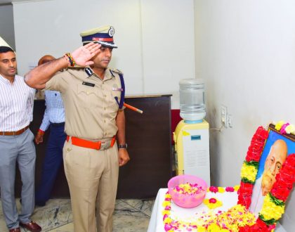 శ్రీ సర్దార్ వల్లభాయ్ పటేల్‌కు నివాళులర్పించిన పోలీస్ కమీషనర్ శ్రీ కాంతి రాణా టాటా ఐపిఎస్ గారు