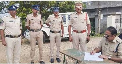 సరిహద్దు ప్రాంతాల్లో నిఘా పెంచాలి