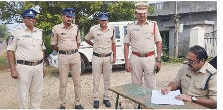 సరిహద్దు ప్రాంతాల్లో నిఘా పెంచాలి