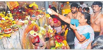 ఇంద్రకీలాద్రిపై నాగేంద్రస్వామికి ప్రత్యేక పూజలు