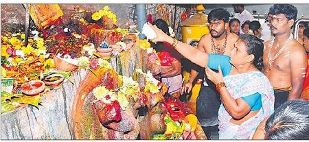 ఇంద్రకీలాద్రిపై నాగేంద్రస్వామికి ప్రత్యేక పూజలు