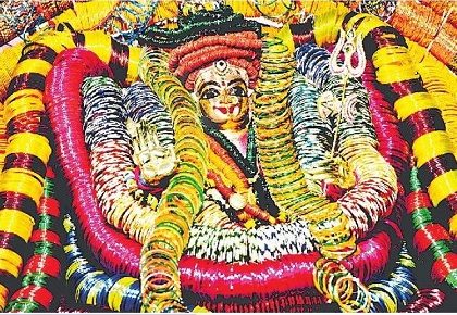ముగ్ధమనోహరం.. గాజుల హారం