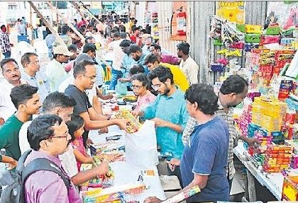 బెజవాడ మార్కెట్లు కళకళ