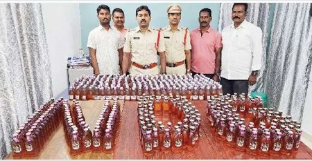 అక్రమ మద్యంపై ఉక్కుపాదం : ఏసీపీ