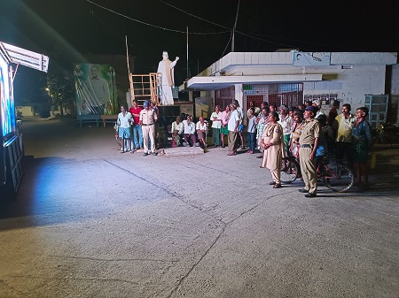 సైబర్ క్రైమ్ మరియు సోషల్ మీడియా ద్వారా జరుగుతున్న నేరాలపై చేరువ వాహనం ద్వారా ప్రజలకు అవగాహన కార్యక్రమాలు