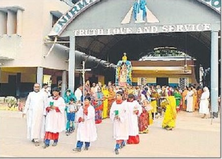 భక్తిశ్రద్ధలతో మరియమాత మాస ఊరేగింపు