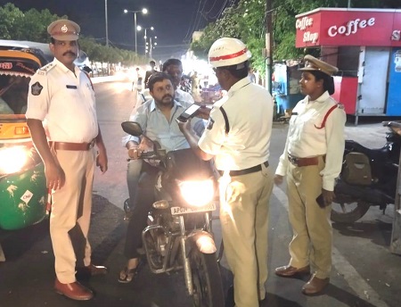 మద్యం సేవించి వాహనాలు నడిపిన 17 మంది వ్యక్తులకు జైలు మరియు జరిమానా