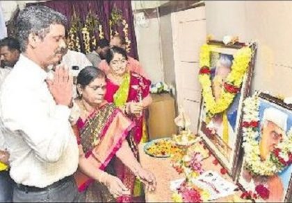 పుస్తకం పఠనం అలవర్చుకోవాలి