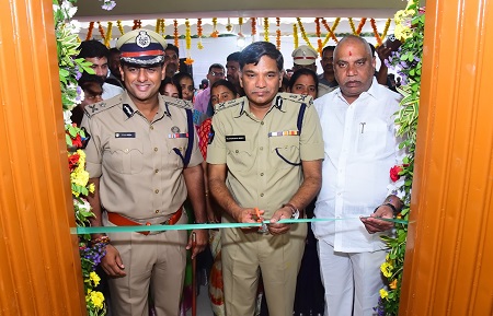 అజిత్ సింగ్ నగర్ ట్రాఫిక్ పోలీస్ స్టేషన్ నూతన భవనాన్ని ప్రారంభించిన రాష్ట్ర డీజీపీ శ్రీ కె.వి.రాజేంద్రనాథ్ రెడ్డి ఐపీఎస్ గారు