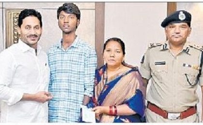 కానిస్టేబుల్ కుటుంబానికి రూ.30 లక్షల పరిహారం