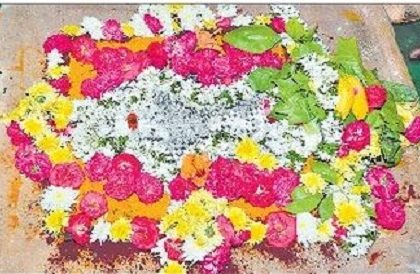 దుర్గమ్మ  సన్నిధిలో భక్తుల రద్దీ