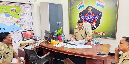 నేర సమీక్షా సమావేశం నిర్వహించిన డిప్యూటీ పోలీస్ కమీషనర్ శ్రీ విశాల్ గున్ని ఐపీఎస్ గారు