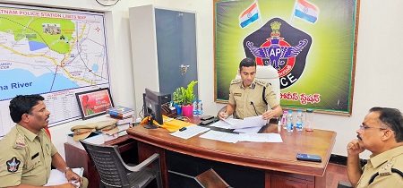 నేర సమీక్షా సమావేశం నిర్వహించిన డిప్యూటీ పోలీస్ కమీషనర్ శ్రీ విశాల్ గున్ని ఐపీఎస్ గారు
